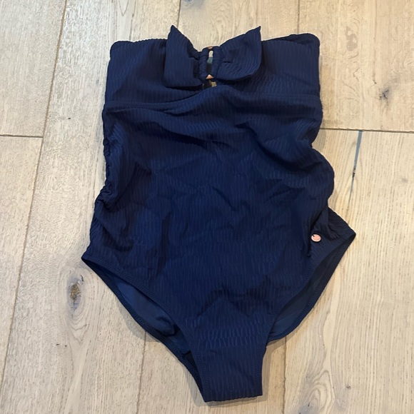 Cache Coer Maternity bow front swimsuit - Picture 1 of 11